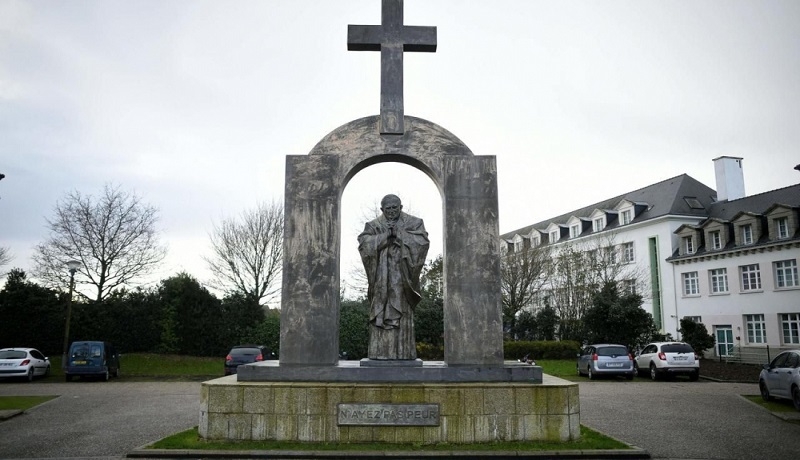 Francuska Rada Stanu nakazała usunięcie krzyża z pomnika Jana Pawła II