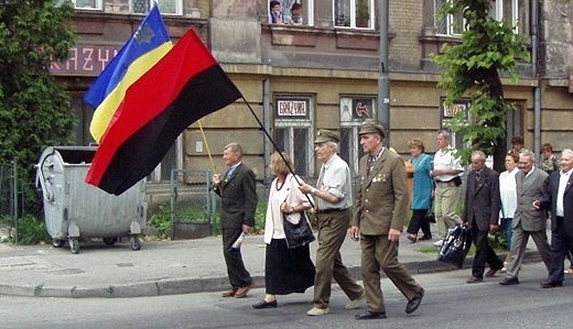 Kult Bandery wchodzi na nowy etap. „Sława Ukrainie” oficjalnym zawołaniem ukraińskiej armii?