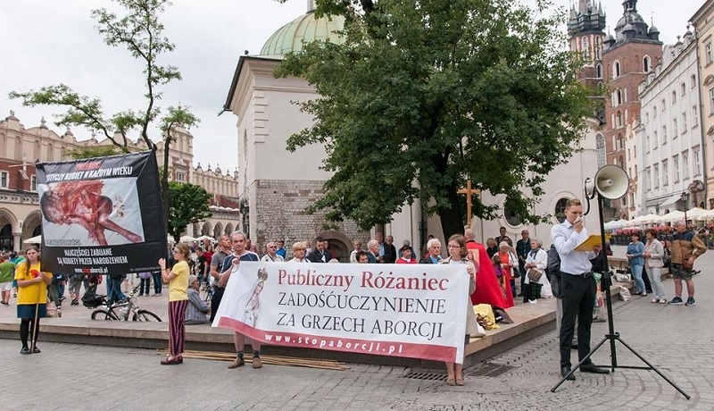 Lewica atakuje Publiczny Różaniec w Krakowie! Przeszkadza im modlitwa i antyaborcyjne hasła